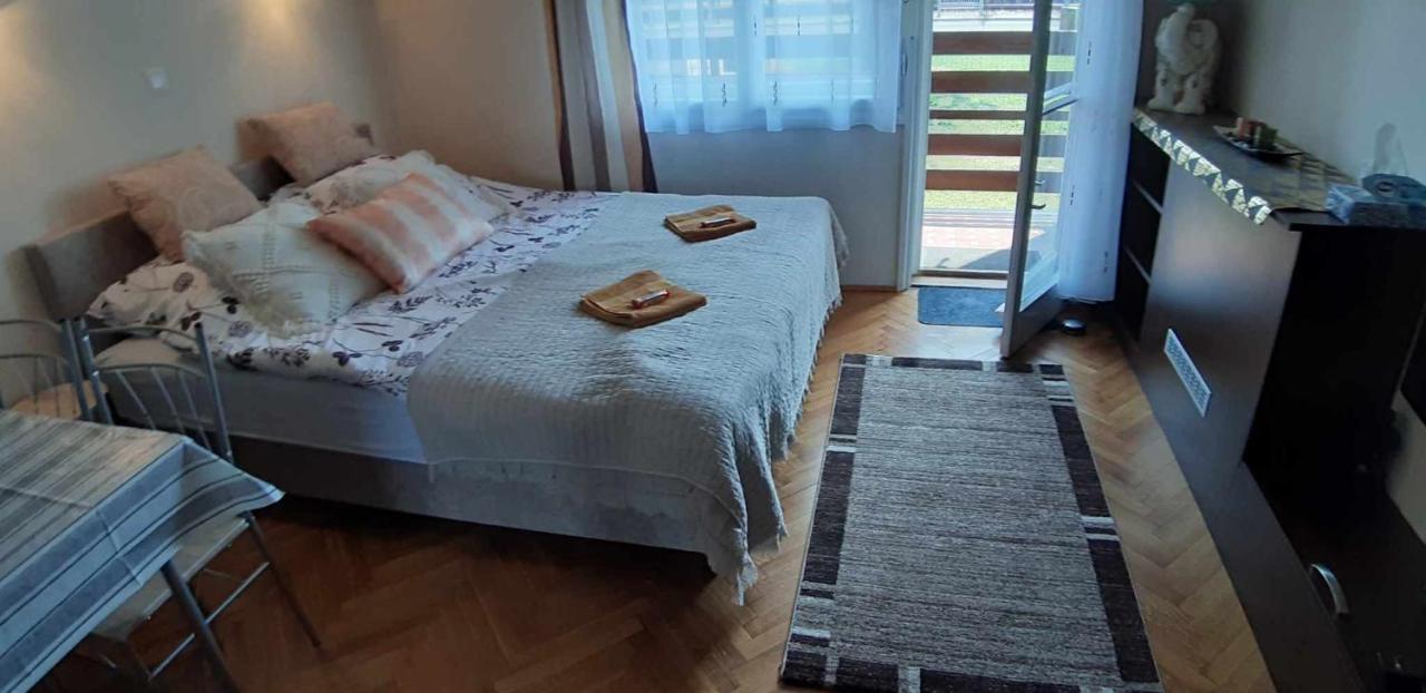 Апартаменти Rosy Apartman Вонярцвашгедь Екстер'єр фото