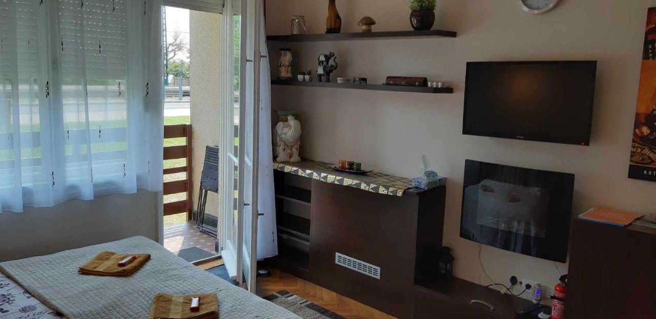 Апартаменти Rosy Apartman Вонярцвашгедь Екстер'єр фото